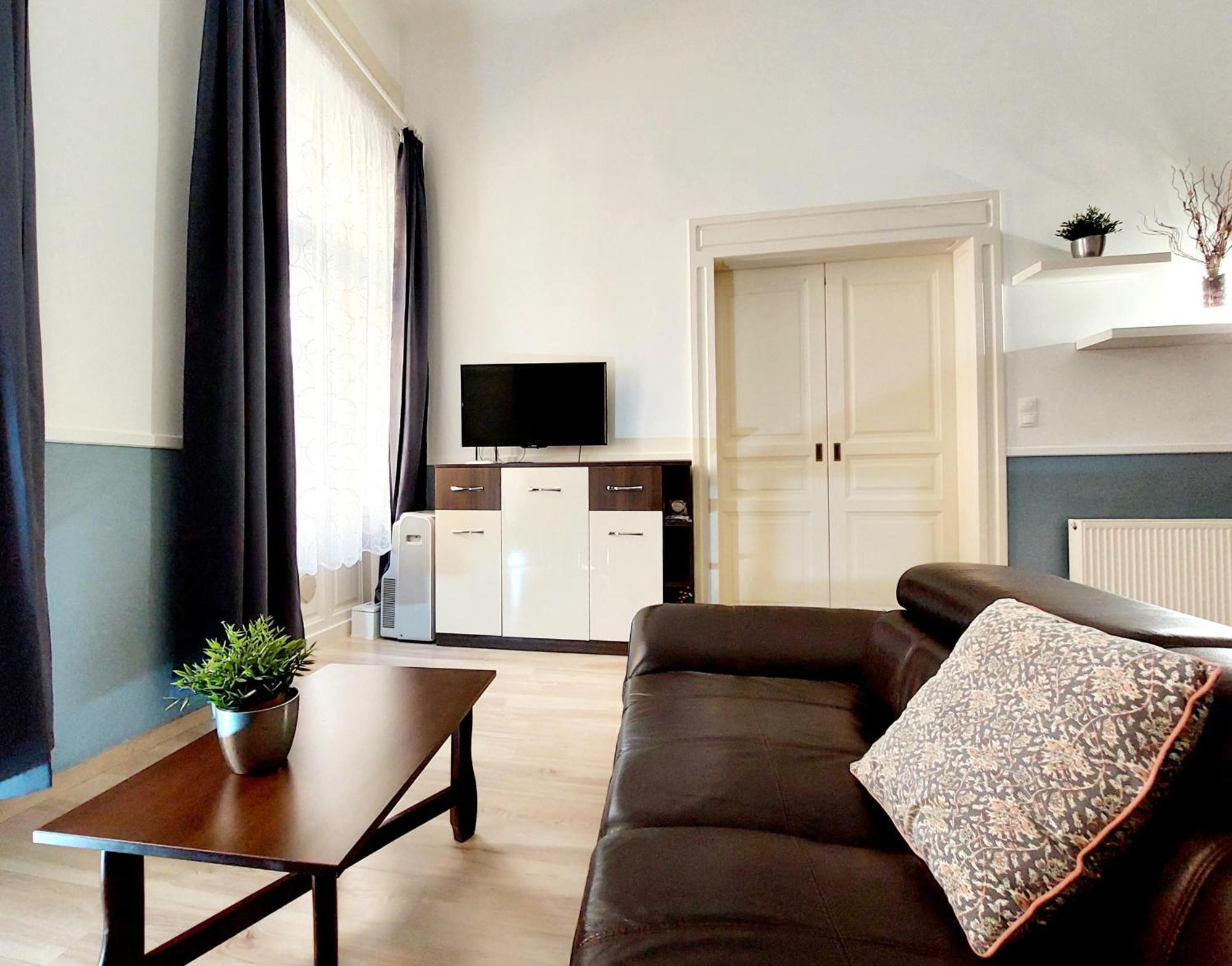 Eoetvoes Apartman ブダペスト エクステリア 写真